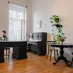 Artistic Altbau Apartment