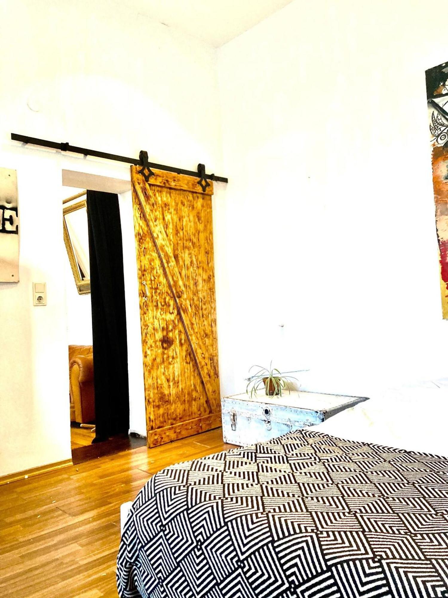Artistic Altbau *